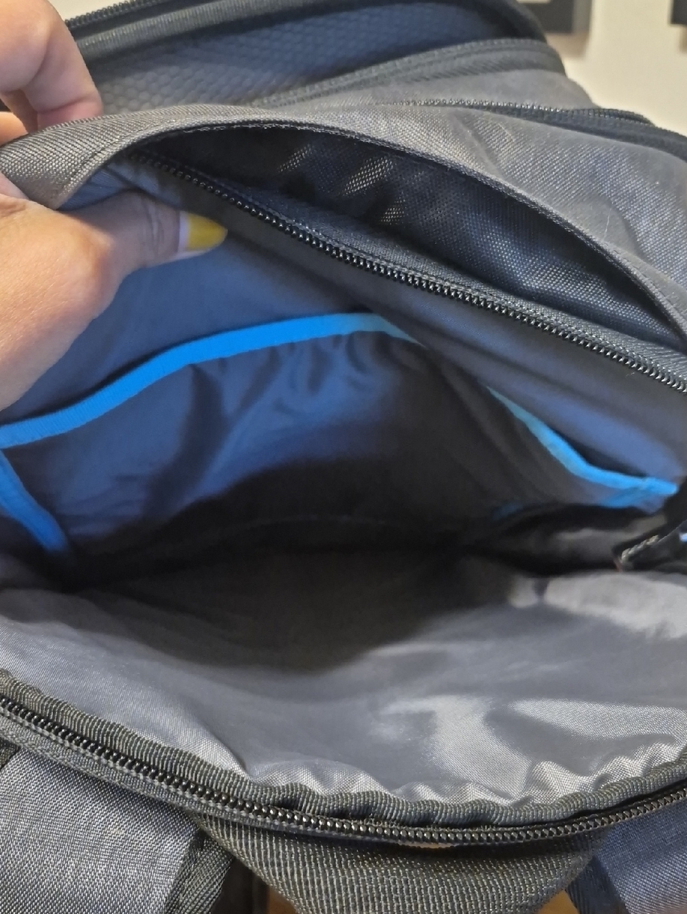Thule Stravan Sweden Gray Backpack 16" Laptop - Picture 10 of 15